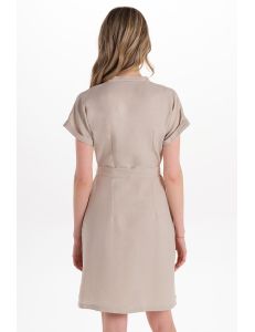 Vestido beige con cinturón