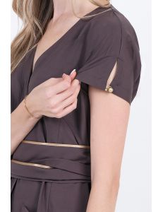 Chaqueta kimono el&aacute;stica marr&oacute;n con cintur&oacute;n