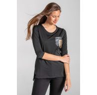 Camiseta negra hombreras raso