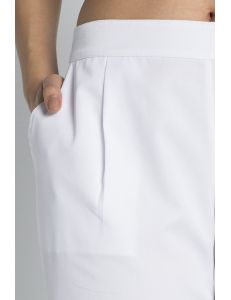 Pantalón blanco con dobladillo